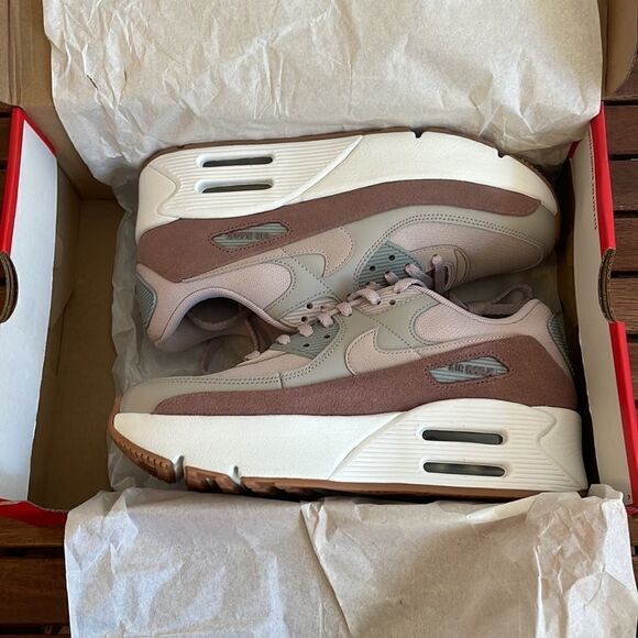 Nike Air Max 90 LV8 Light Iron Ore/Platinum Violet US Women 9/UK 6.5(FD4328-001) - Picture 11 of 13